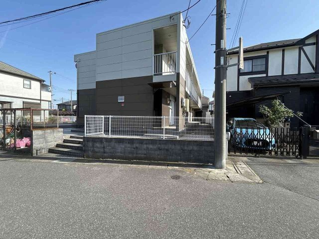 レオパレスプルミエの外観