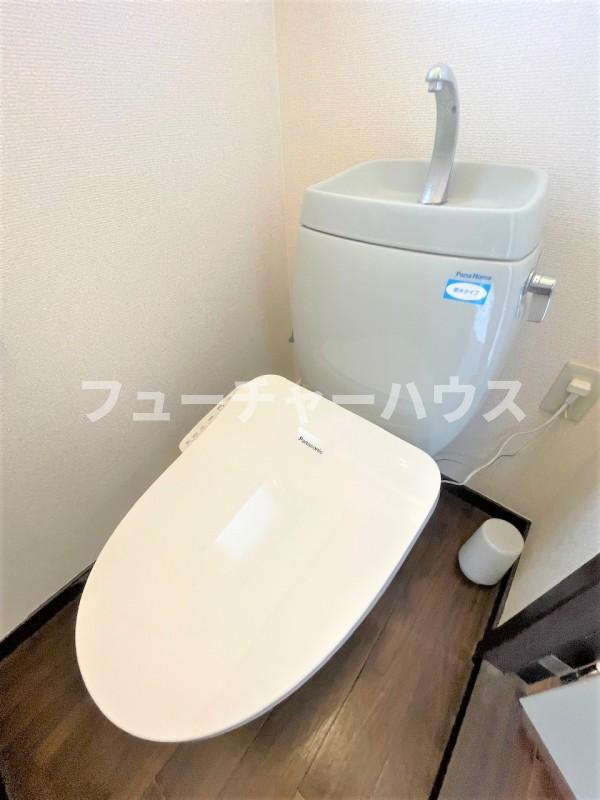 旭台アーバンハイツ　D棟のトイレ|※写真は201のもの
