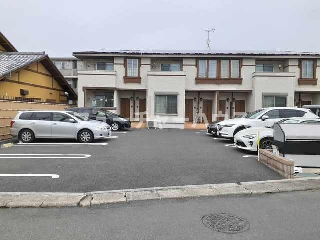 プラシードの駐車場