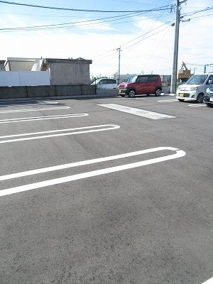 ベル　メーフの駐車場