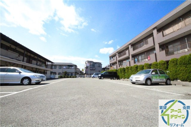 松風壱番館の駐車場