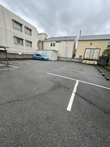 マンション和光の駐車場