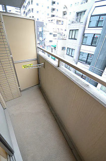 千代田区神田司町２丁目の賃貸マンションのバルコニー