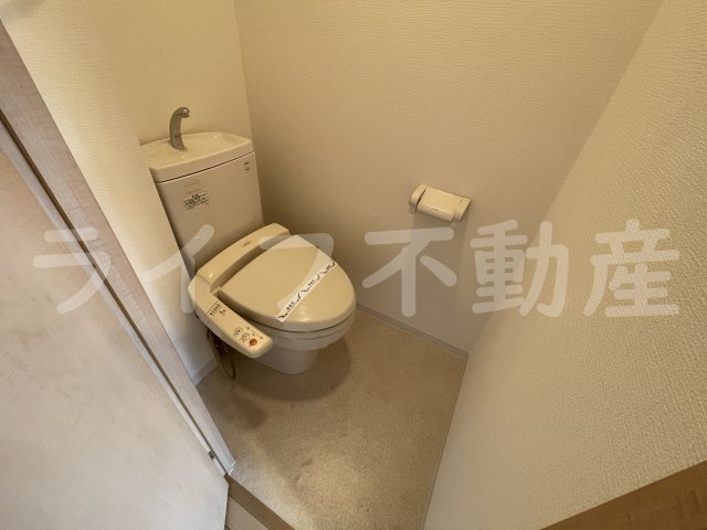 グランシス高井田のトイレ|落ち着いた色調のトイレです