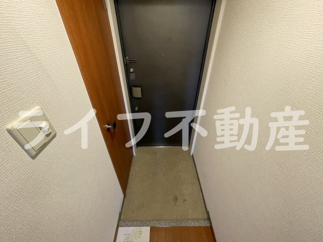 グランシス高井田の玄関
