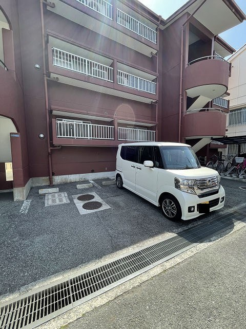 尼崎市久々知２丁目のアパートの駐車場