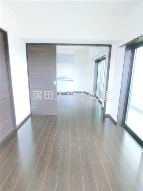 ドゥーエ大鳥居EASTの洋室