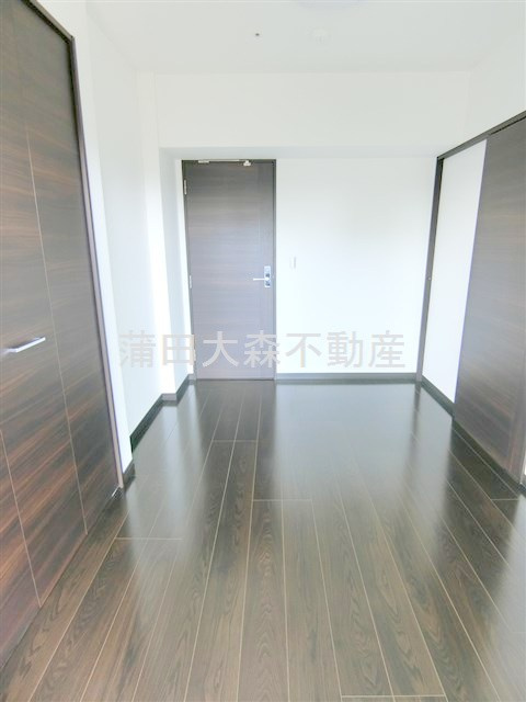 ドゥーエ大鳥居EASTの洋室