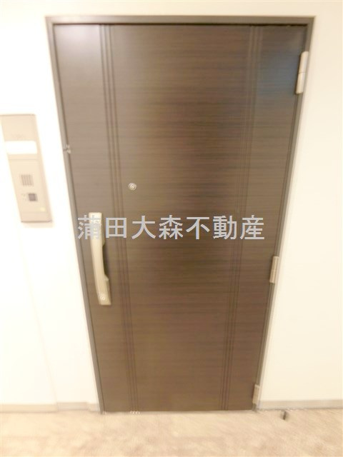 ドゥーエ大鳥居EASTの玄関