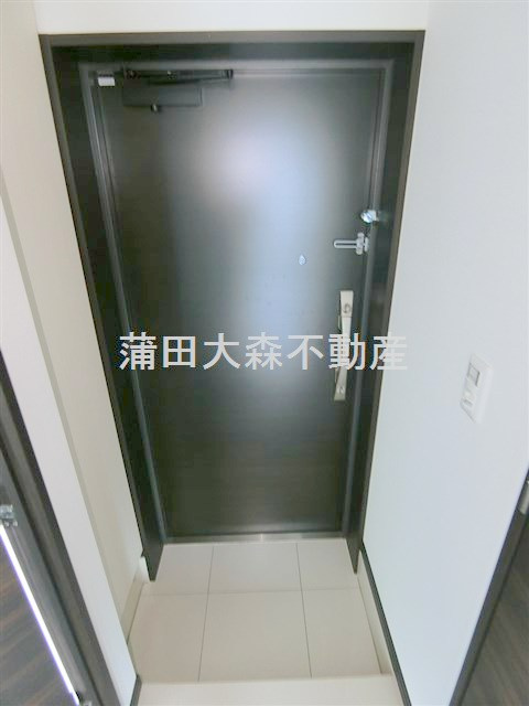 ドゥーエ大鳥居EASTの玄関
