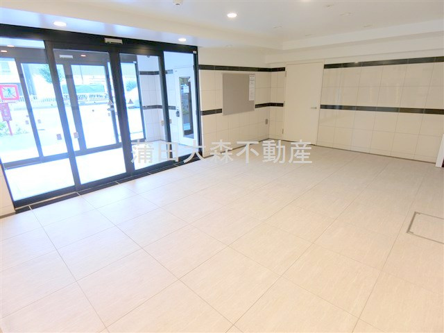 ドゥーエ大鳥居EASTのエントランス