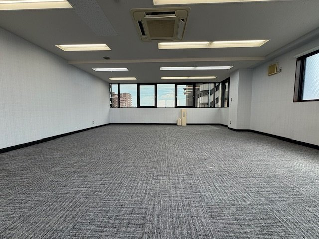 メランプスビルの内装