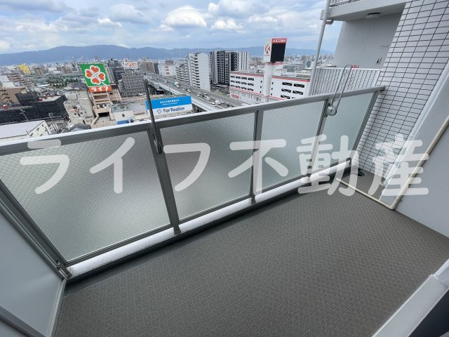 グランシス高井田のバルコニー|バルコニーからの眺めを楽しみながら食事をしませんか
