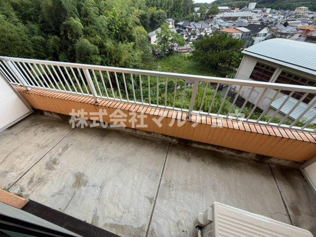 大和マンションのバルコニー|落ち着いた時間を過ごせるバルコニーです