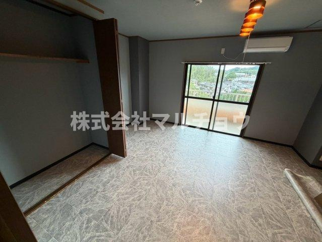 大和マンションの洋室|落ち着いた色調の洋室です