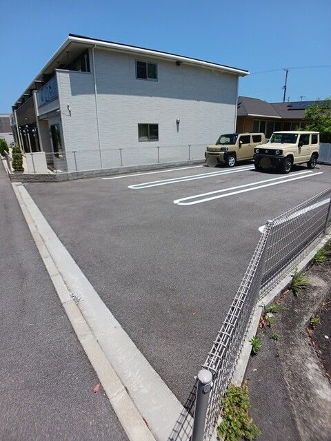 エスペランサ妻鳥の駐車場