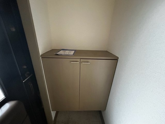 シャルマン舟山B棟の玄関
