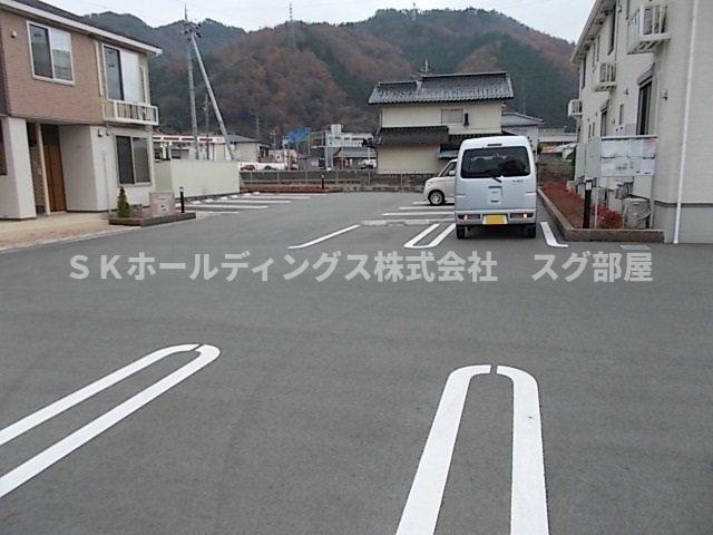 プランドールⅠの駐車場