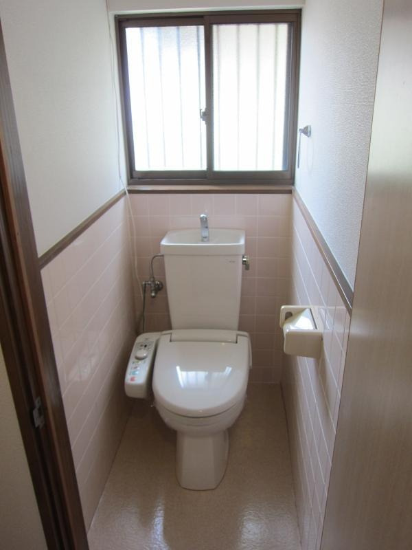 福岡市早良区飯倉８丁目の一戸建てのトイレ|物件の画像8