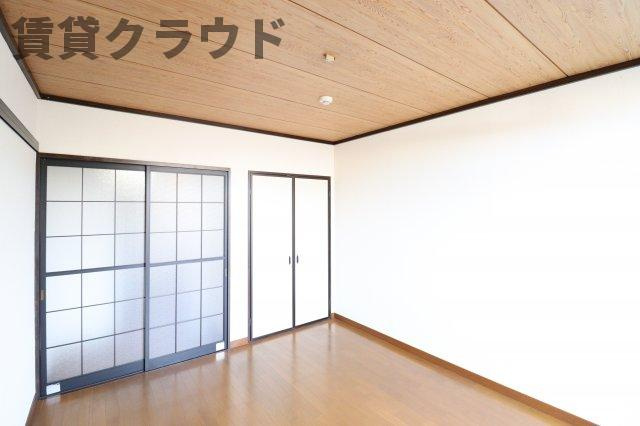 にふてぃはうす89の洋室|使い勝手のいい寝室です