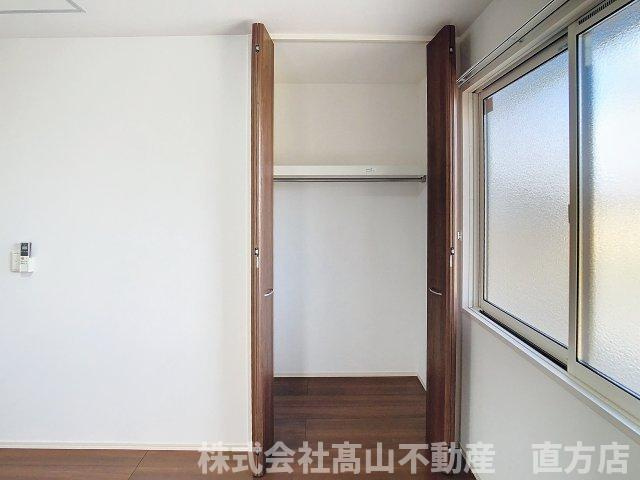 直方市知古２丁目のアパートの収納