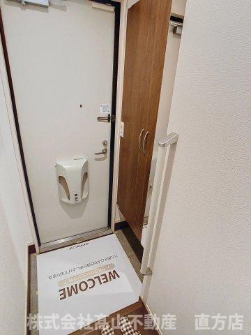 直方市知古２丁目のアパートの玄関