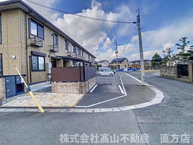 直方市知古２丁目のアパートの駐車場