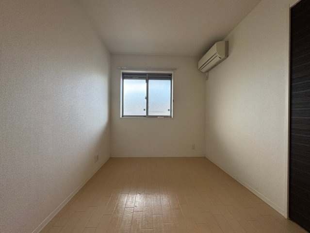 川崎市麻生区上麻生５丁目の賃貸マンションの洋室