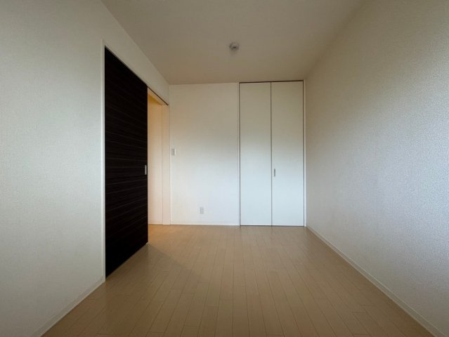川崎市麻生区上麻生５丁目の賃貸マンションの洋室