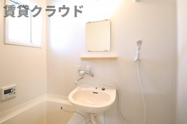 にふてぃはうす９２の洗面所|鏡が付いてるので歯磨きなんかもしやすいですね！