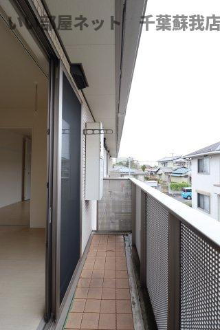 エルメゾン・エイザA棟のバルコニー|開放的で明るい空間を演出してくれるバルコニーです