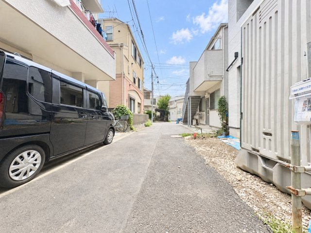 大田区西蒲田1丁目　新築戸建の前面道路含む現地写真|2026.08.30撮影

現地ご見学希望・資料請求などお気軽にお問い合わせ下さい！
03-5990-5201
