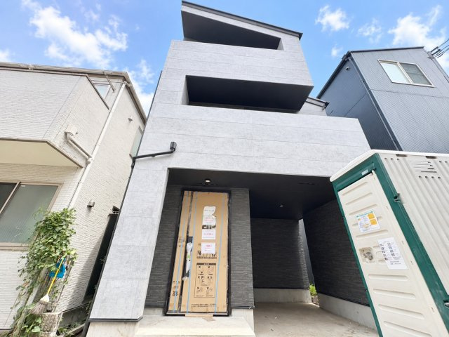 大田区西蒲田1丁目　新築戸建の外観|2026.08.30撮影

現地ご見学希望・資料請求などお気軽にお問い合わせ下さい！
03-5990-5201