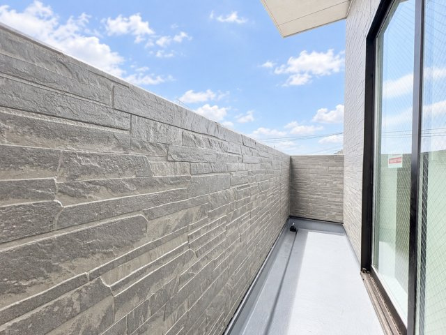 大田区西蒲田1丁目　新築戸建のバルコニー|2026.08.30撮影

現地ご見学希望・資料請求などお気軽にお問い合わせ下さい！
03-5990-5201