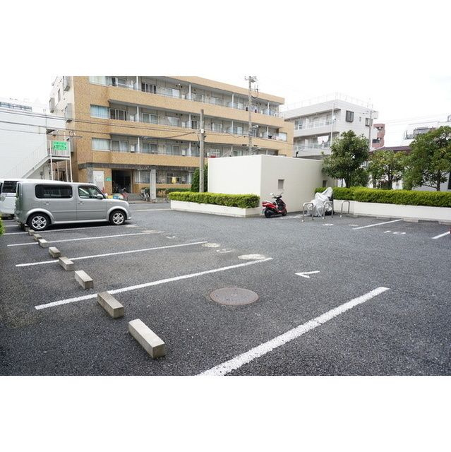 ソレアード葛西の駐車場