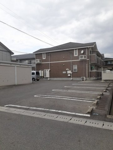 カーサ　ノーチェの駐車場