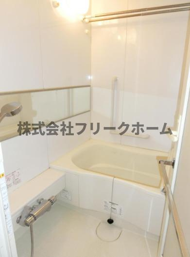 三鷹市下連雀３丁目の賃貸マンションの浴室