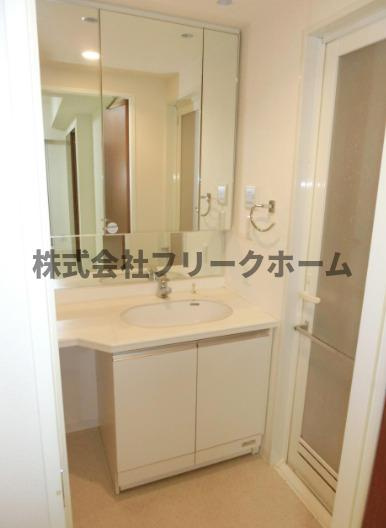 三鷹市下連雀３丁目の賃貸マンションの洗面所