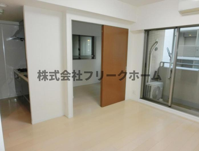 三鷹市下連雀３丁目の賃貸マンションの居間・リビング