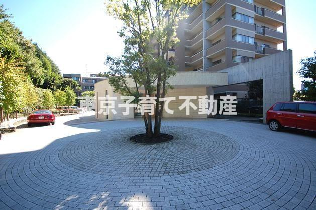 ガーデン文京白山のエントランス