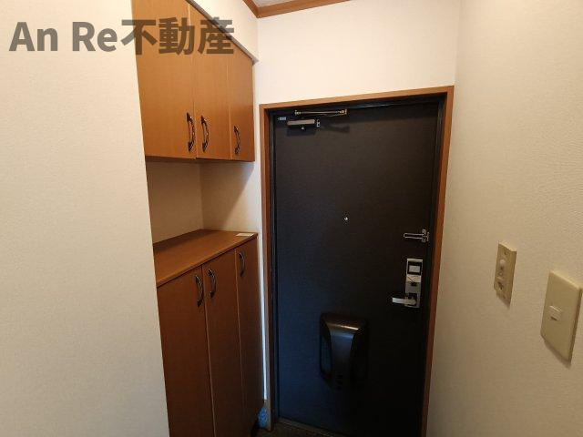 ロイヤルヒルズ KOIZUMIの玄関