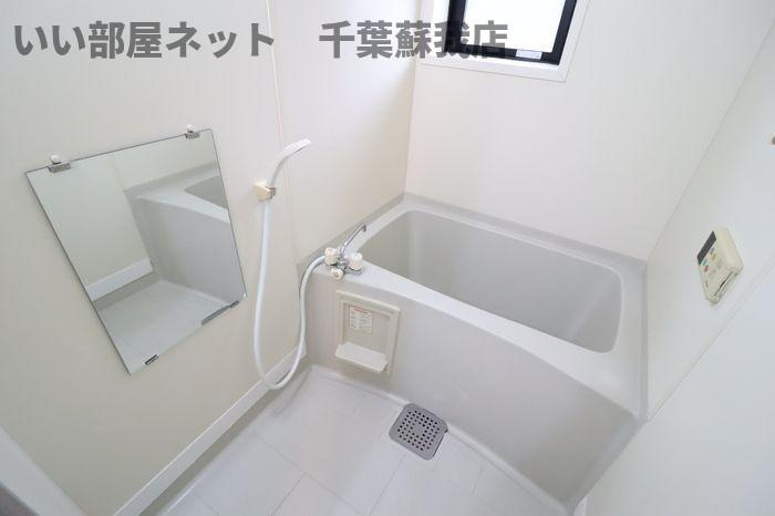 グリーンパーク　ＡＢの浴室|駐輪場