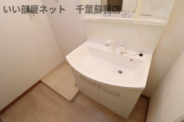 グリーンパーク　ＡＢの洗面所|駐車場があるので、車を買う予定の方も安心です