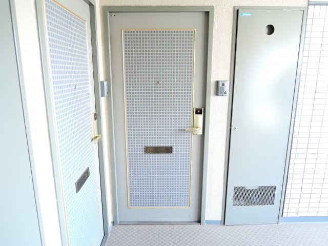 トレンディア高槻の玄関
