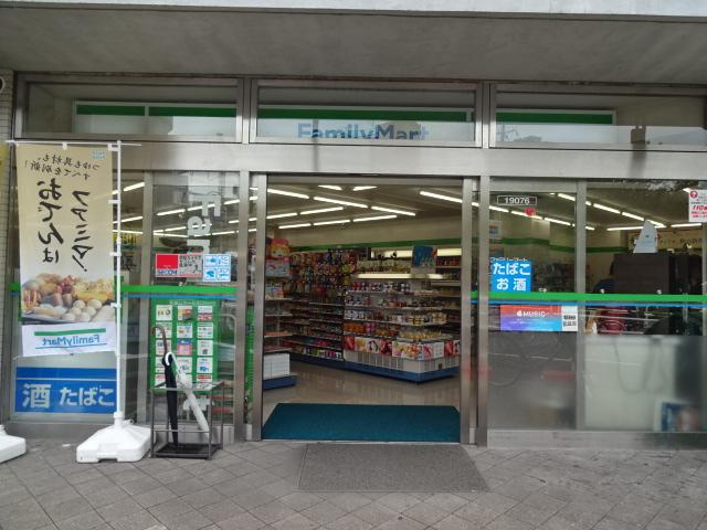 サン・エクセレンスの周辺|ファミリーマート世田谷喜多見店まで467ｍ