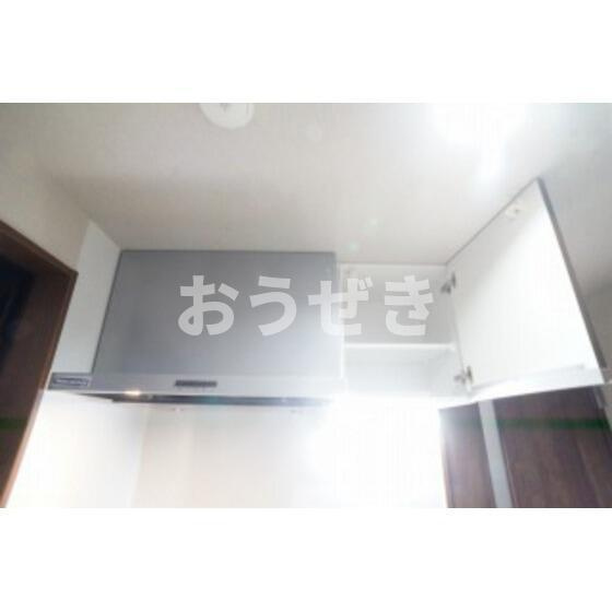 アクシス中村橋の居間・リビング|キッチン上部収納あり