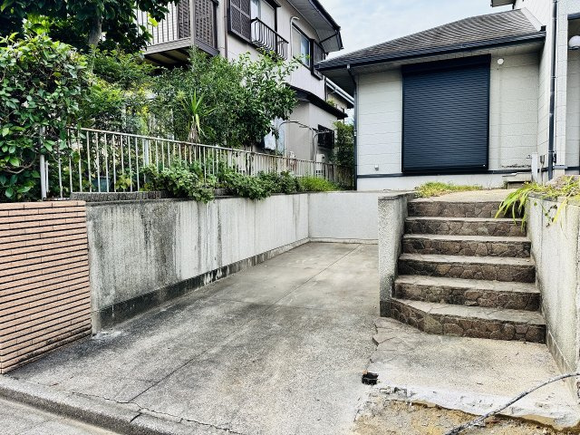 八王子市　片倉町　中古戸建ての駐車場|～カースペースは1台分～