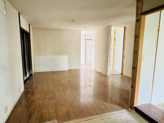 八王子市　片倉町　中古戸建ての居間・リビング|～現在リフォーム中、詳細は当社までお気軽にお問合せ下さい～