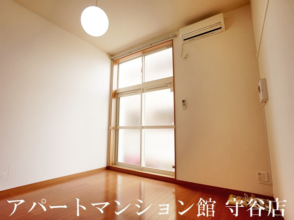 レオパレスJGraceみらいの寝室