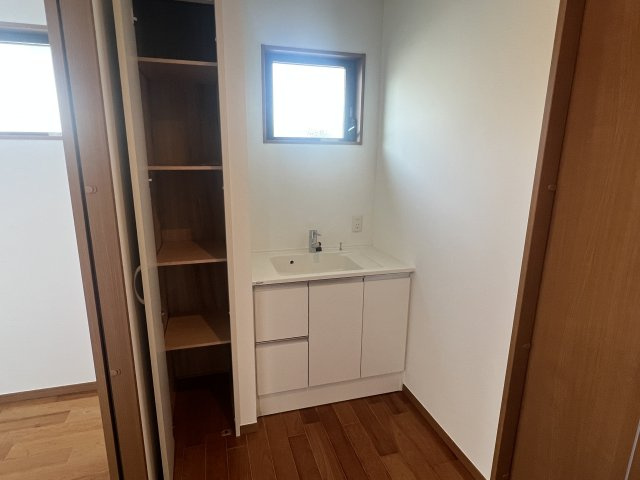 宝塚市小浜２丁目中古戸建の独立洗面台